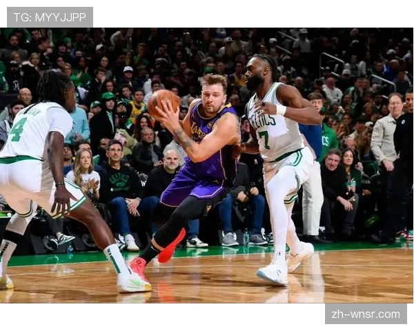 湖人防守铁壁失效 凯尔特人五外战术拉开空间终结八连胜